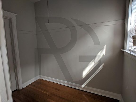 4th image of 719 W Barry Ave #725B2