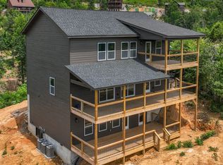 838 Leisure Ln, Gatlinburg, TN 37738