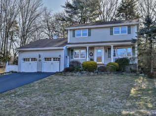 18 Heath Rd, Oakland, NJ 07436
