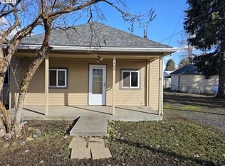403 Glenwood St, Wallowa, OR 97885