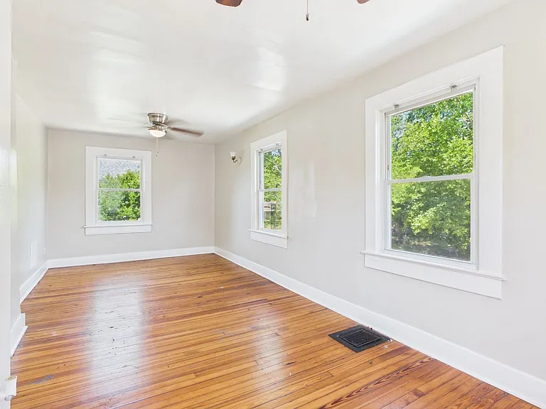 1002 Haskell St — Photo 21