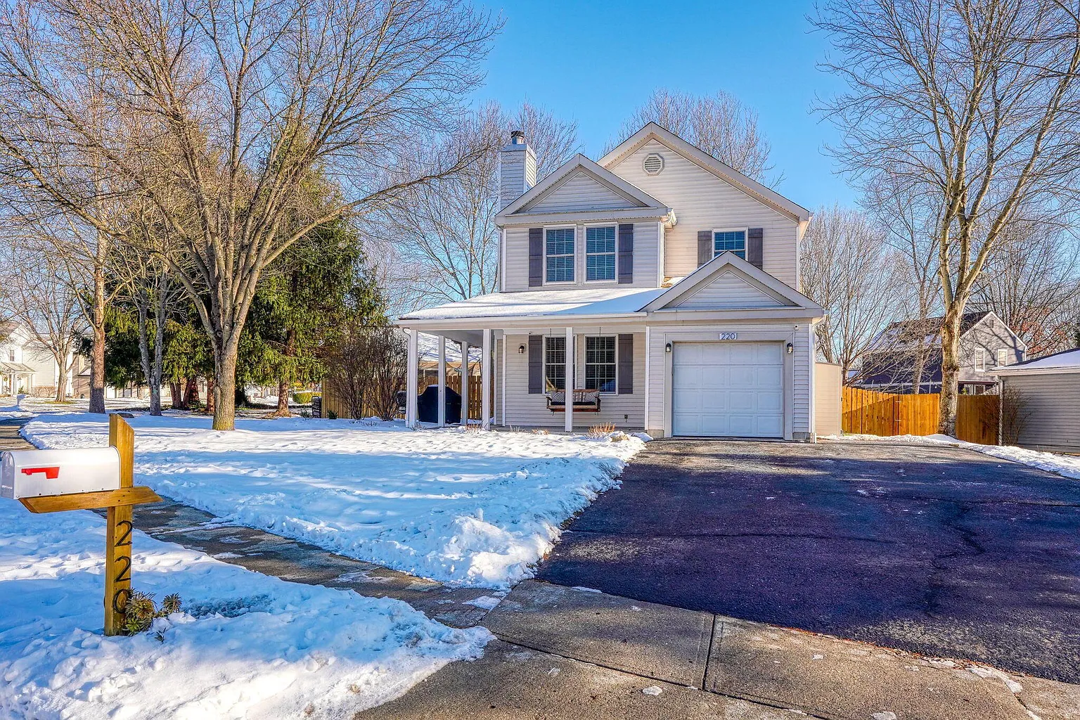 220 Ravine Ridge Dr N photo 1