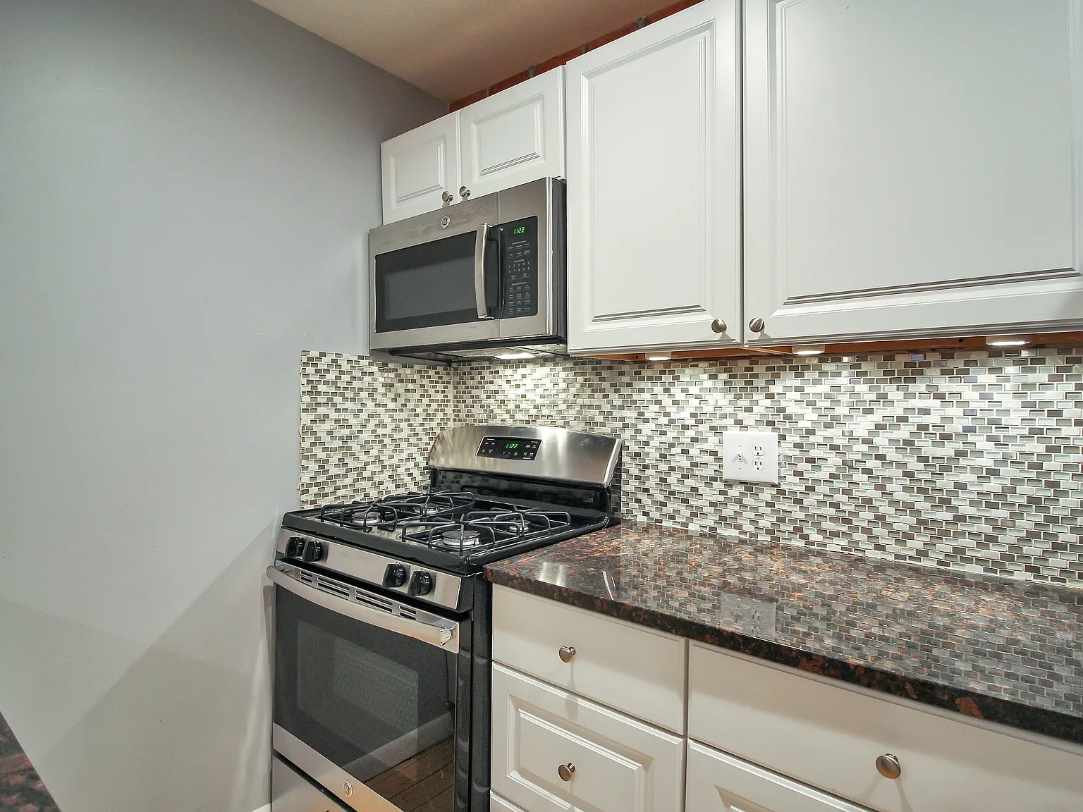 1 bed, 600 sqft, $2,350 — Photo 3