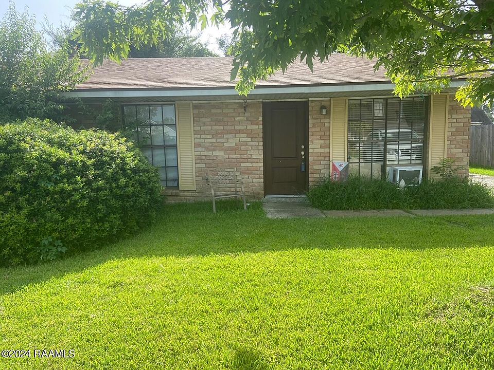1st image of 409 Plaza Village Dr