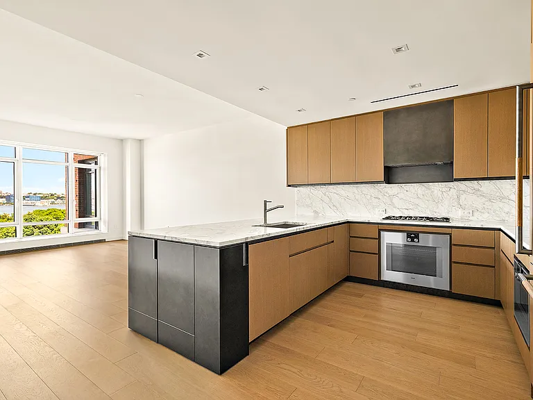 555 W 22nd St #9CW — Photo 1