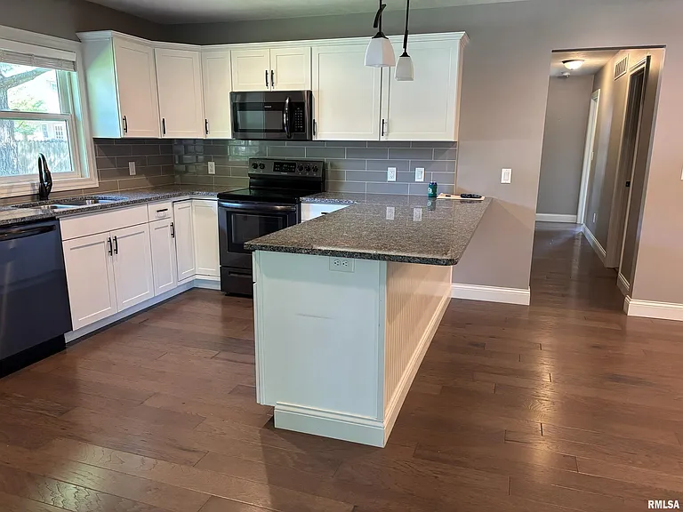 90 Pinehurst Dr — Photo 4
