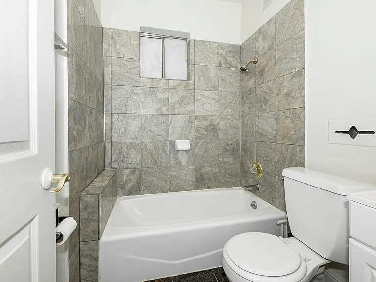 735 Taylor — Photo 23