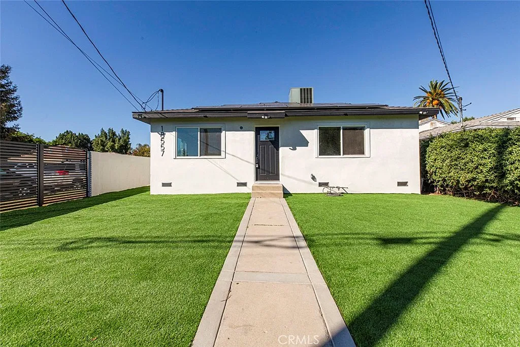 3 bed, 1200 sqft, $3,600 — Photo 2