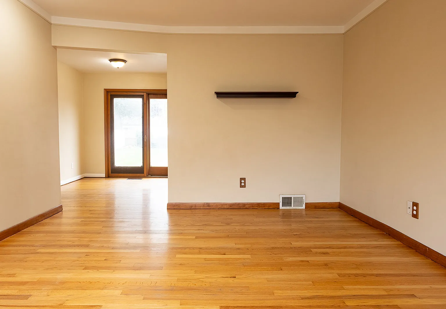 3 bed, 1000 sqft, $2,000 — Photo 4