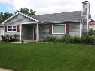 41 Fallstone Dr, Streamwood, IL 60107