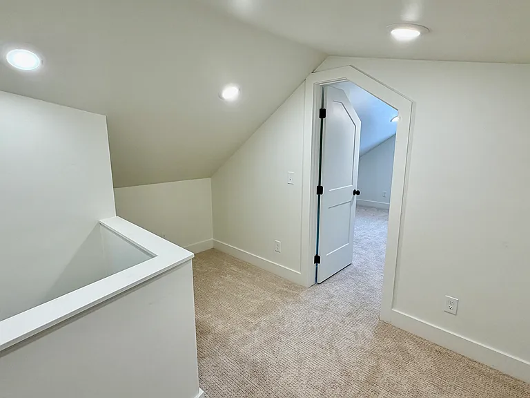 145 N Byron Ave #A — Photo 27