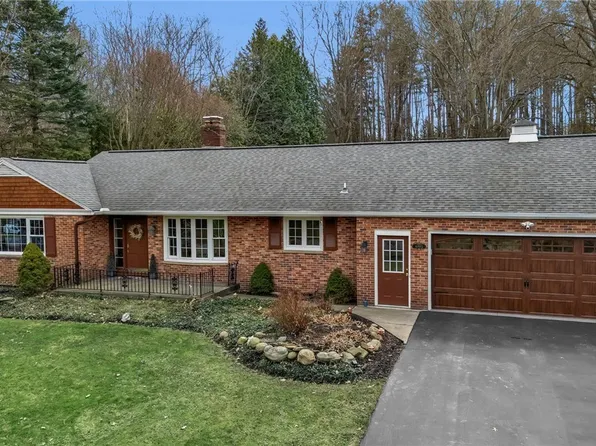 6905 Powers Rd, Orchard Park, NY 14127