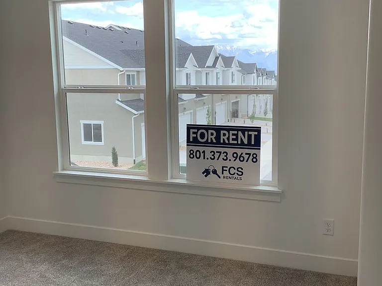 941 N Portman Way — Photo 16