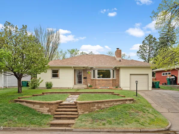 1224 S Highland Acres Rd, Bismarck, ND 58501