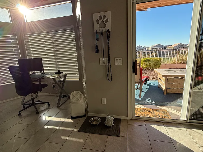 Breakfast nook, and patio door overlooking Golf Course.