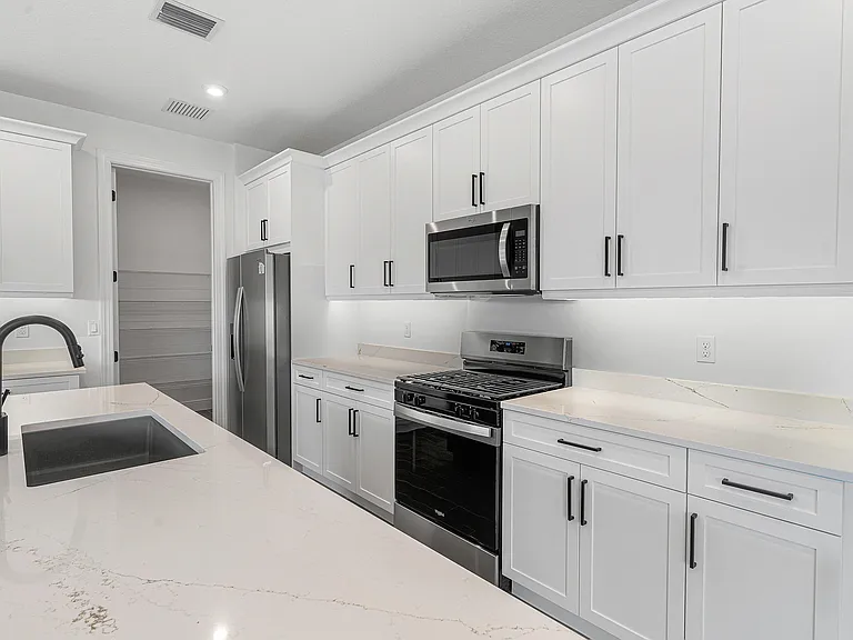 920 SW Newfield Ave — Photo 17