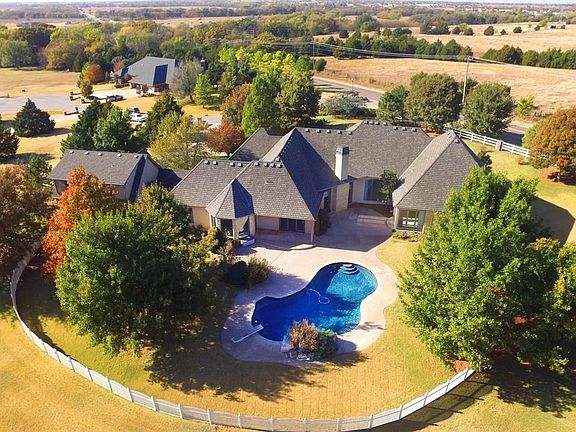 2nd image of 20644 Deer Springs Cir