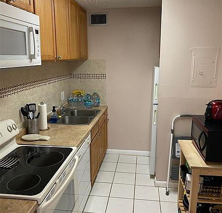 4th image of 394 115th Ave N Unit 1