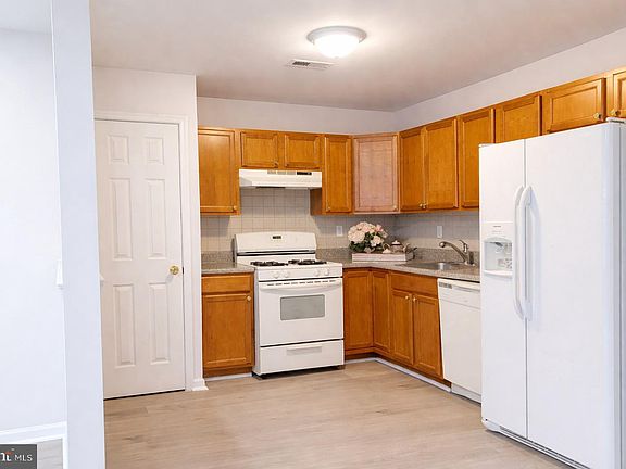 5th image of 9228 Blue Grass Rd Unit 30