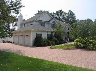 19 Cobbler Ln, East Setauket, NY 11733