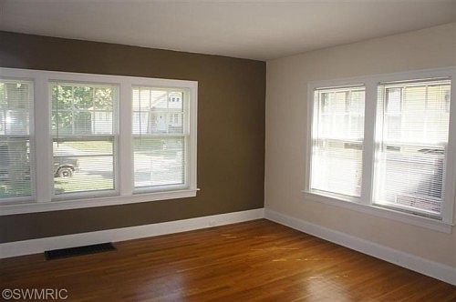 5th image of 428 Storrs St SE