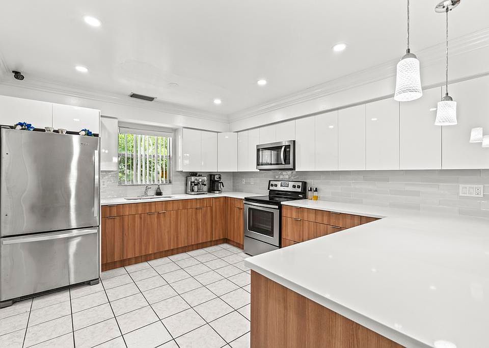 1st image of 525 Fleming Avenue