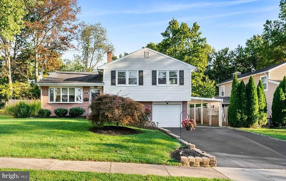 3 bed, 1.5 bath, 1194 sqft, $3,000 — Photo 1