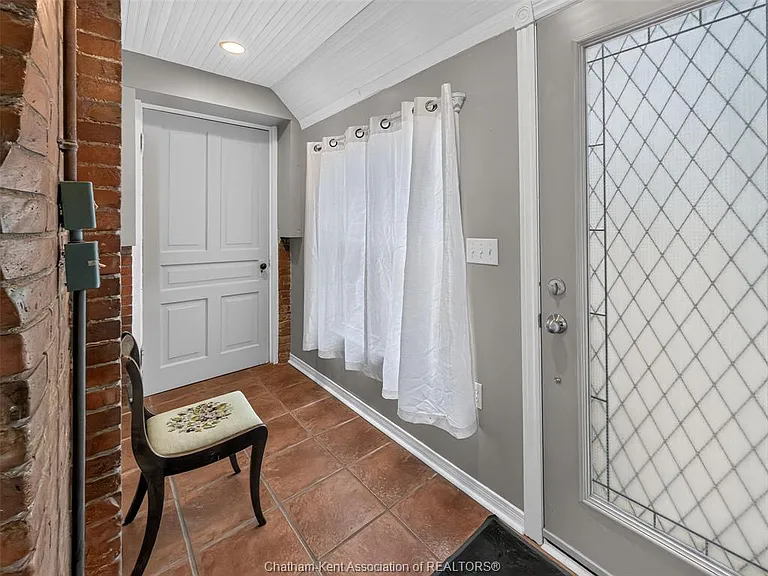 598 Park Ave W — Photo 11