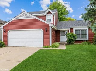 664 Regent Dr, Crystal Lake, IL 60014