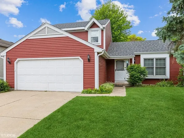 664 Regent Dr, Crystal Lake, IL 60014