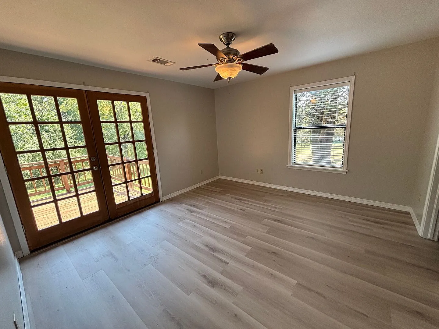 Located on the outskirts of Russellville, this three-bedroom, two-bath home — Photo 4