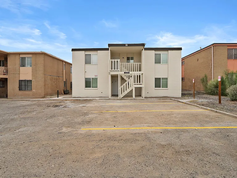 Exterior & Parking