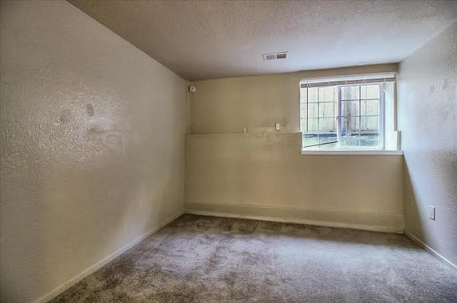 Building Photo - 380 N 13th St #6