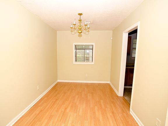 5th image of 287 Dorchester Manor Blvd
