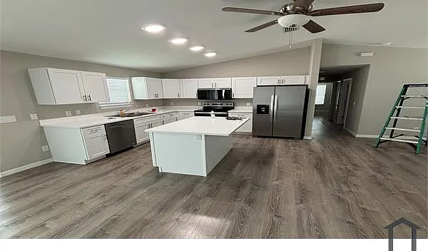 3 bed, 1265 sqft, $1,940 — Photo 4