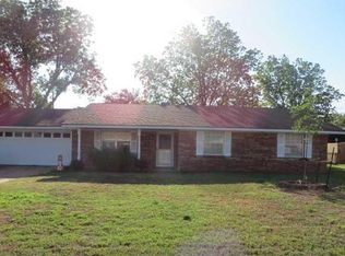 102 Arlington Rd, Chickasha, OK 73018