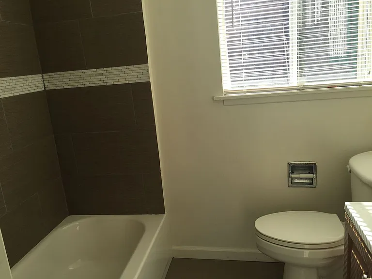 7404 S Western Ave — Photo 8