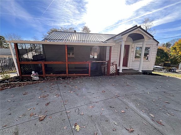 3rd image of 112 Powells Ln