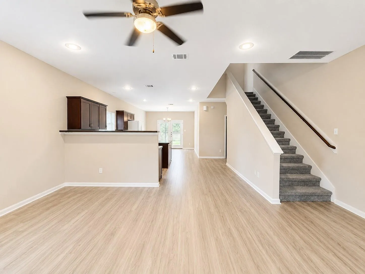 3 bed, 2.5 bath, 1600 sqft, $1,750 — Photo 2