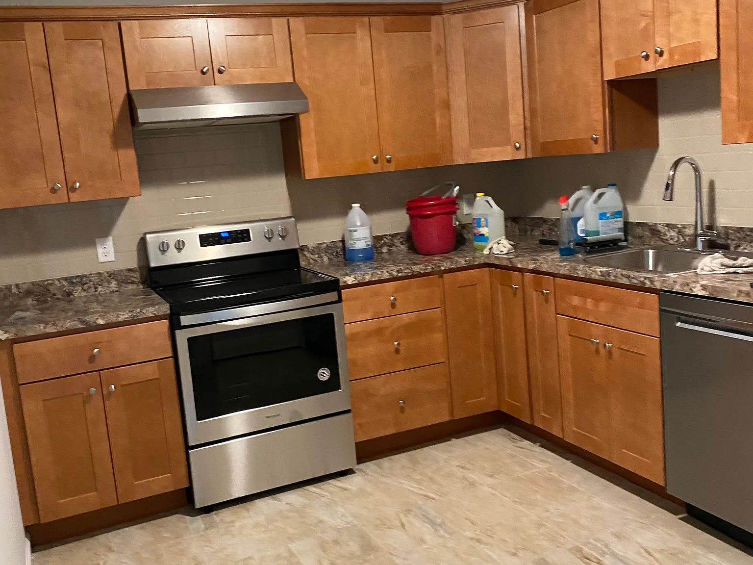 1 bed, 921 sqft, $1,900 — Photo 3