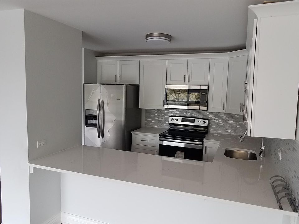 1st image of 1540 N La Salle Dr APT 306