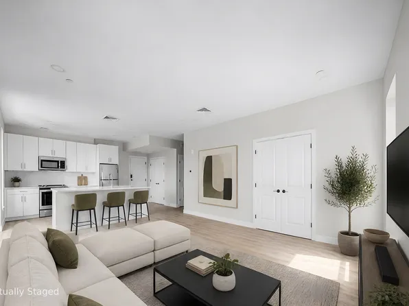 157 Chestnut St #401, Chelsea, MA 02150