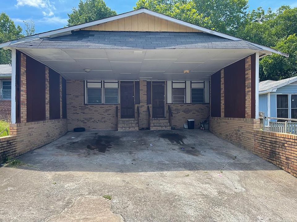 Close to both downtown Phenix City / Columbus. and Ft Benning 909