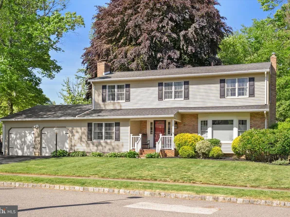 10 Sandburg Dr, Allentown, NJ 08501