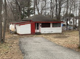 23 Grove St, Springvale, ME 04083