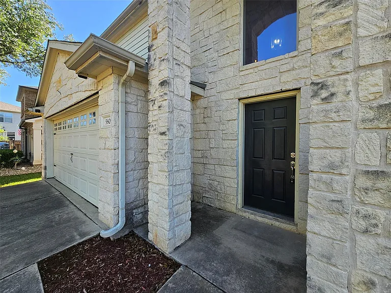 580 Hometown Pkwy — Photo 2