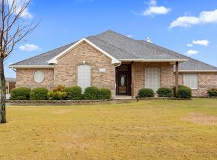 203 Cheyenne Trl N, Rhome, TX 76078