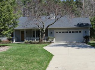 13384 Forest Park Dr, Grand Haven, MI 49417