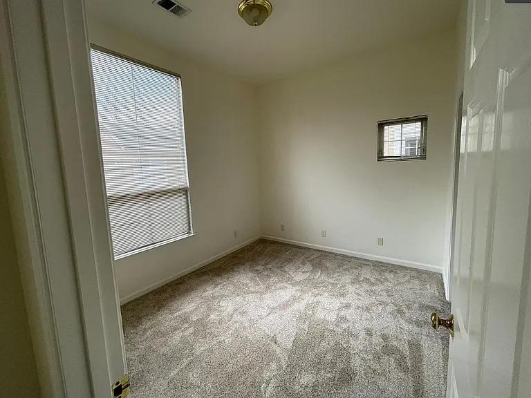 2114 Jennifer Ct — Photo 6