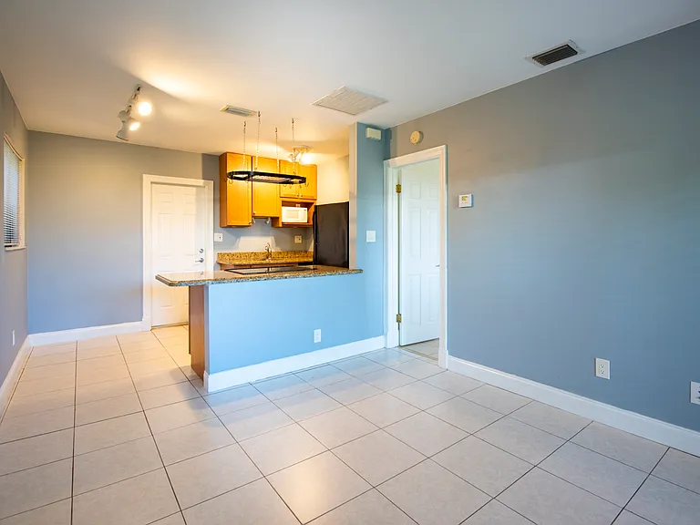 1023 NW 1st Ave #3 — Photo 16